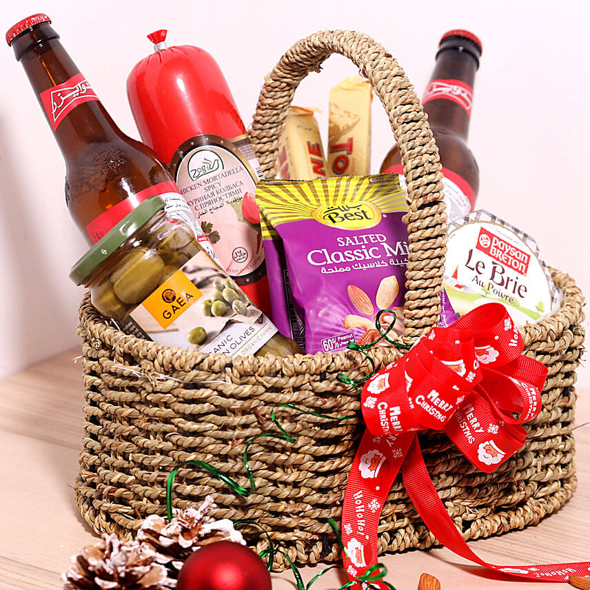 Holiday Snack Basket: Christmas Hampers