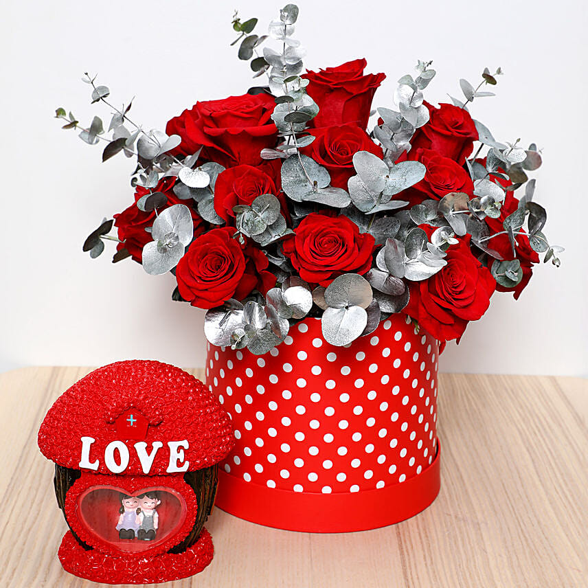 Beautiful Red Roses Box and Couple Idol: Valentine Gifts For Girlfriend