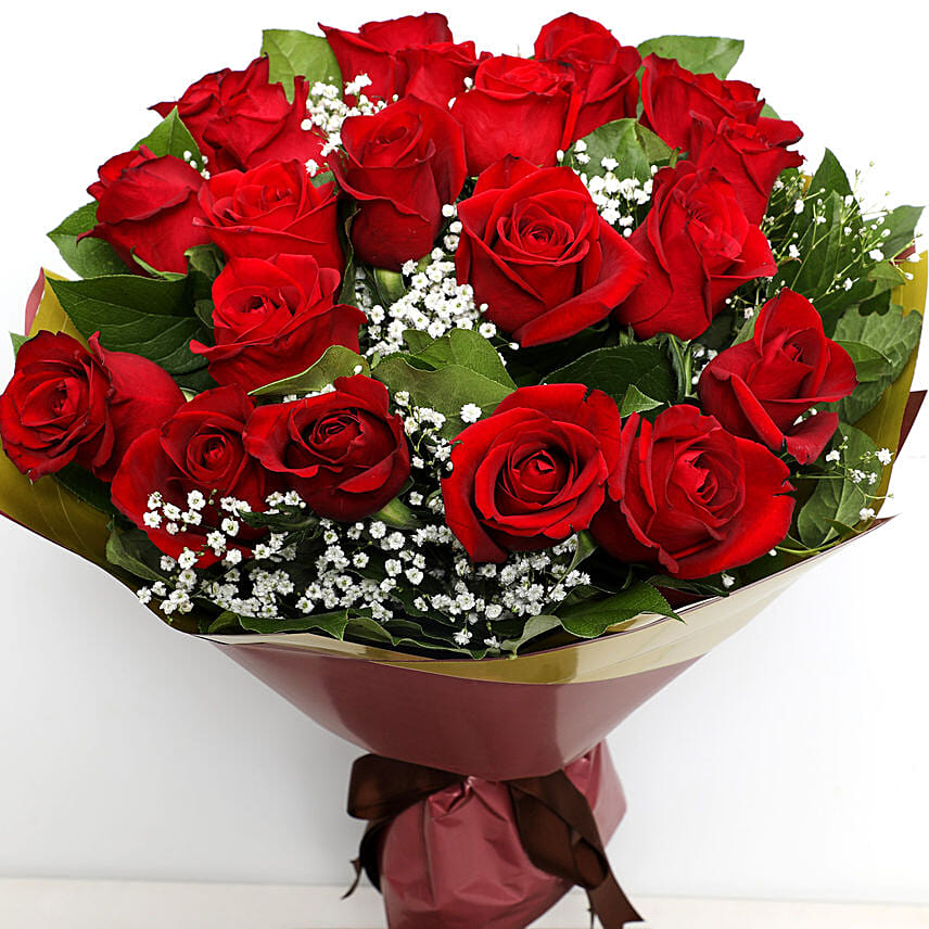 Elegant Bunch Of Roses: Valentines Flowers