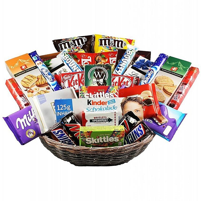 Easter Snacks Basket: Wellness Hampers