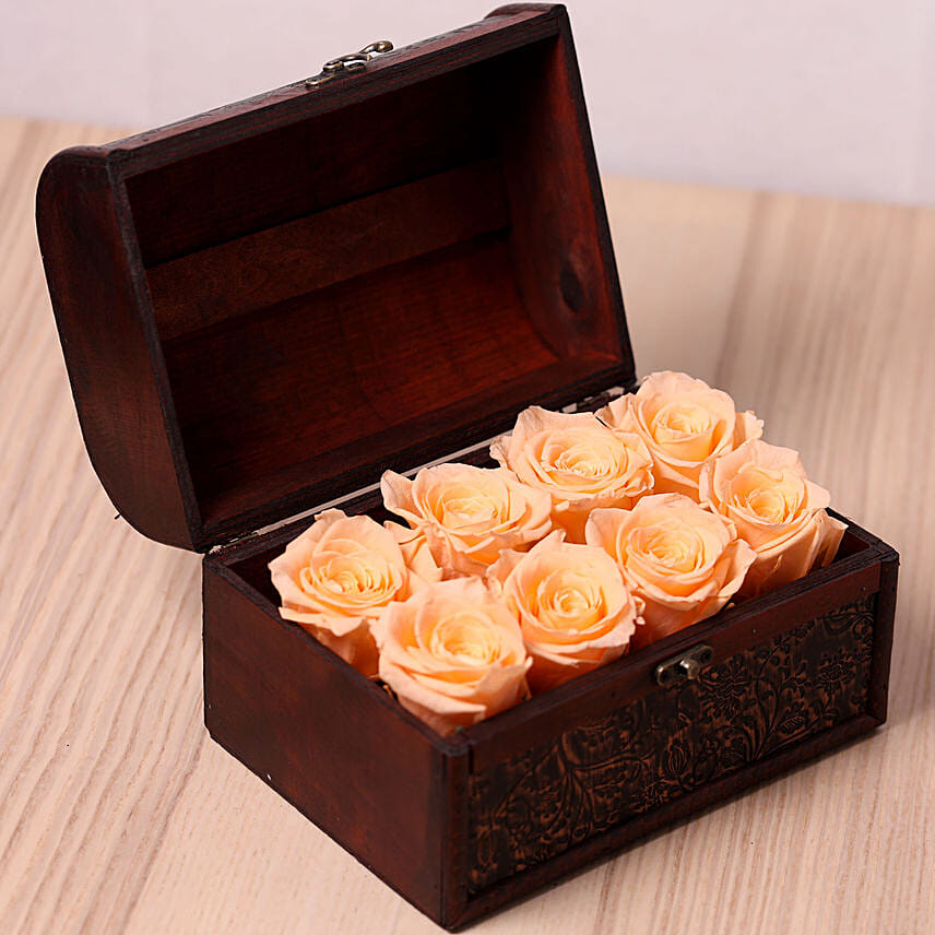 8 Peach Forever Roses in Treasure Box: Forever Roses