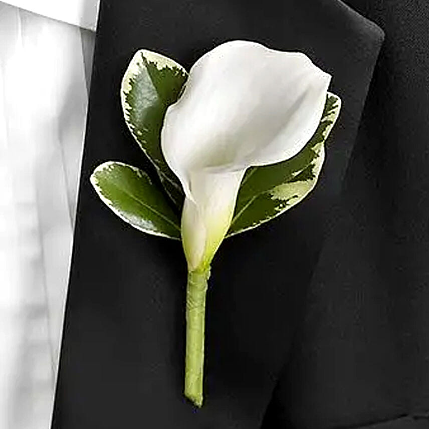 Graceful Calla Lily boutonniere: Wedding Flowers